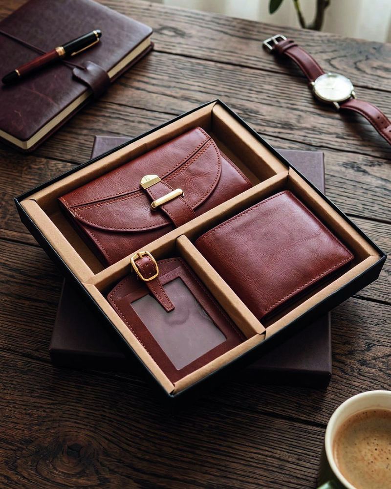 Leather passport wallet, wallet and luggage tag set CP26-9031 in cow printed leather